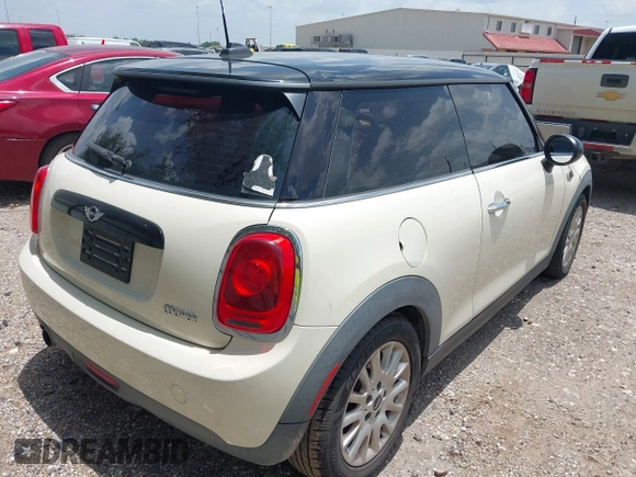 2016 MINI Hardtop z VIN WMWXP5C55G3B14454, wystawiony jako IAAI lot #42659350 z przebiegiem 93 933 mil mil oraz . Historia ofert i sprzedaży dostępna na DreamBid. Obrazek 4.