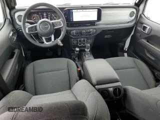 2025 Jeep Wrangler Sahara with VIN 1C4PJXEN1SW528297, listed as a Copart auction lot 55950005 with 7,167 mi miles and Clean title. Bid and sale history available at DreamBid. Image 8.