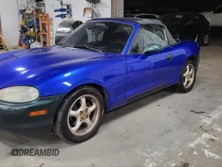 1999 Mazda MX-5 Miata z VIN JM1NB3536X0121095, wystawiony jako IAAI lot #42138447 z przebiegiem 146 636 mil mil oraz . Historia ofert i sprzedaży dostępna na DreamBid. Obrazek 2.