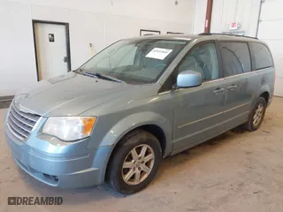 2008 Chrysler Town & Country Touring with VIN 2A8HR54P68R801362, listed as a IAAI auction lot 42033560 with 141,846 mi miles. Bid and sale history available at carsss.com. Image 17.