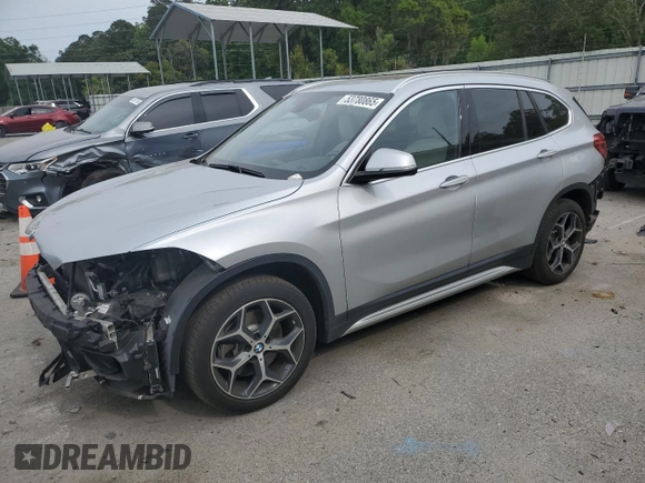 2018 BMW X1 sDrive28i z VIN WBXHU7C32J3H44095, wystawiony jako Copart lot #53780865 z przebiegiem Nie podano mil oraz Szkody całkowita. Historia ofert i sprzedaży dostępna na DreamBid. Obrazek 1.