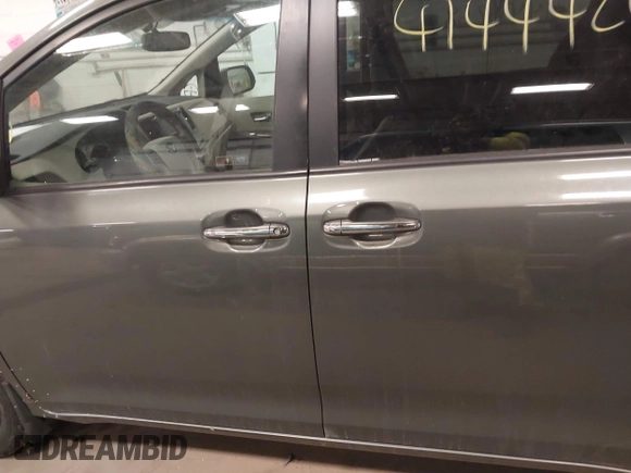 2011 Toyota Sienna XLE with VIN 5TDDK3DC0BS008343, listed as a IAAI auction lot 41444268 with 215,778 mi miles. Bid and sale history available at carsss.com. Image 14.