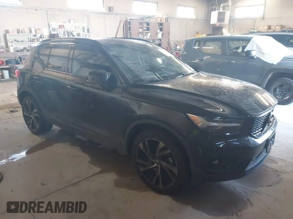 2019 Volvo XC40 Momentum with VIN YV4162XZ6K2015495, listed as a IAAI auction lot 41249446 with 44,597 mi miles and . Bid and sale history available at carsss.com. Image 1.