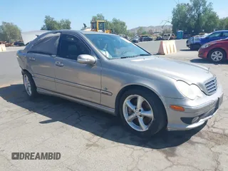 2006 Mercedes-Benz C 230 Sport z VIN WDBRF52H56F772519, wystawiony jako IAAI lot #42279420 z przebiegiem Nie podano mil oraz . Historia ofert i sprzedaży dostępna na DreamBid. Obrazek 1.
