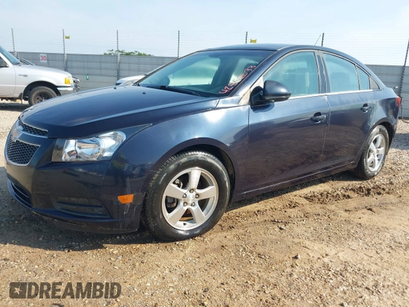 2014 Chevrolet Cruze 1LT z VIN 1G1PC5SB5E7245983, wystawiony jako IAAI lot #42552033 z przebiegiem 168 310 mil mil oraz . Historia ofert i sprzedaży dostępna na DreamBid. Obrazek 2.