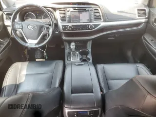 2019 Toyota Highlander SE with VIN 5TDJZRFH5KS949295, listed as a Copart auction lot 59813625 with 118,376 mi miles and Salvage title. Bid and sale history available at DreamBid. Image 8.