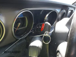 2020 Jeep Wrangler Unlimited Sport Altitude z VIN 1C4HJXDG0LW171400, wystawiony jako IAAI lot #41373446 z przebiegiem 82 113 mil mil oraz . Historia ofert i sprzedaży dostępna na DreamBid. Obrazek 11.