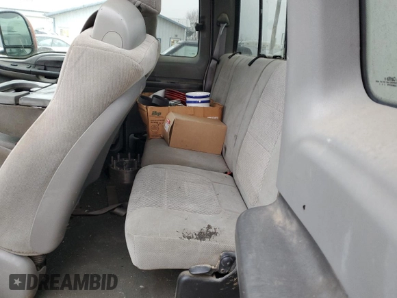 2004 Ford F-250 XL z VIN 1FTNX20P34EB05974, wystawiony jako Copart lot #86281324 z przebiegiem 184 896 mil mil oraz Czysty tytuł • Clean title. Historia ofert i sprzedaży dostępna na DreamBid. Obrazek 10.