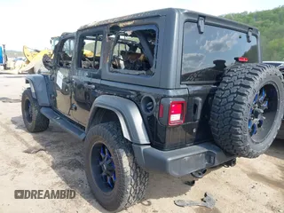 2020 Jeep Wrangler Unlimited Sport S с VIN 1C4HJXDG7LW263975, выставлен на аукционе IAAI как лот 42155908 с пробегом Не указан миль и . История ставок и продаж доступна на DreamBid. Изображение 3.