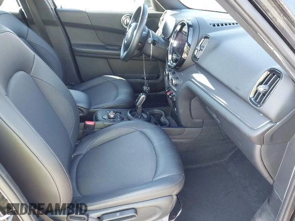2022 MINI Countryman Oxford Edition with VIN WMZ23BR03N3N35831, listed as a IAAI auction lot 42002725 with 37,680 mi miles and . Bid and sale history available at DreamBid. Image 5.