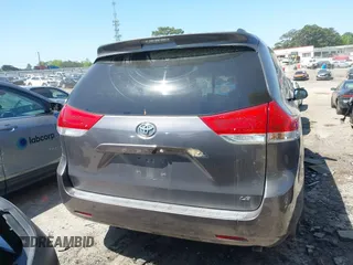 2011 Toyota Sienna LE AAS z VIN 5TDKK3DC3BS112980, wystawiony jako IAAI lot #42053582 z przebiegiem 232 404 mil mil oraz . Historia ofert i sprzedaży dostępna na DreamBid. Obrazek 16.