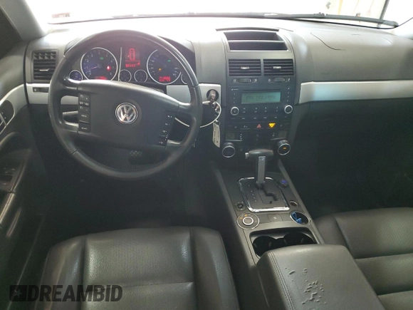 2009 Volkswagen Touareg VR6 z VIN WVGBE77L39D013877, wystawiony jako Copart lot #65572024 z przebiegiem 139 263 mil mil oraz Czysty tytuł • Clean title. Historia ofert i sprzedaży dostępna na DreamBid. Obrazek 8.