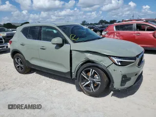 2025 Volvo XC40 Core Bright Theme z VIN YV4L12UJ4S2520540, wystawiony jako Copart lot #60871675 z przebiegiem 5 949 mil mil oraz Szkoda całkowita • Salvage title. Historia ofert i sprzedaży dostępna na DreamBid. Obrazek 4.