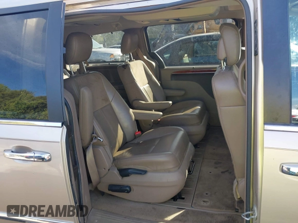 2015 Chrysler Town & Country Limited Platinum with VIN 2C4RC1GGXFR619209, listed as a IAAI auction lot 40366234 with 163,649 mi miles. Bid and sale history available at carsss.com. Image 8.
