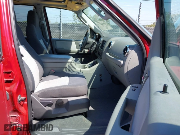2005 Ford Expedition Special Service with VIN 1FMFU16575LA44568, listed as a IAAI auction lot 42056038 with 83,586 mi miles. Bid and sale history available at carsss.com. Image 5.