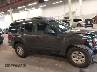 2013 Nissan Xterra S z VIN 5N1AN0NUXDN821211, wystawiony jako IAAI lot #41238046 z przebiegiem 131 649 mil mil oraz . Historia ofert i sprzedaży dostępna na DreamBid. Obrazek 13.