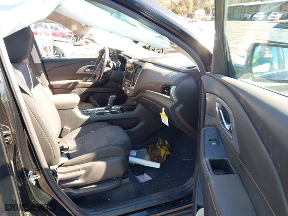 2019 Chevrolet Traverse LT Cloth with VIN 1GNERGKW3KJ270558, listed as a IAAI auction lot 41427753 with NaN miles. Bid and sale history available at carsss.com. Image 5.