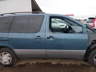 2001 Toyota Sienna LE with VIN 4T3ZF13C01U323995, listed as a IAAI auction lot 41472484 with 232,667 mi miles. Bid and sale history available at carsss.com. Image 14.
