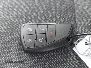 2025 GMC Acadia FWD Elevation z VIN 1GKENKRS8SJ158370, wystawiony jako IAAI lot #41933065 z przebiegiem Nie podano mil oraz . Historia ofert i sprzedaży dostępna na DreamBid. Obrazek 11.