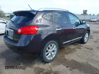 2013 Nissan Rogue SV z VIN JN8AS5MV2DW103820, wystawiony jako IAAI lot #41897820 z przebiegiem 124 955 mil mil oraz . Historia ofert i sprzedaży dostępna na DreamBid. Obrazek 4.