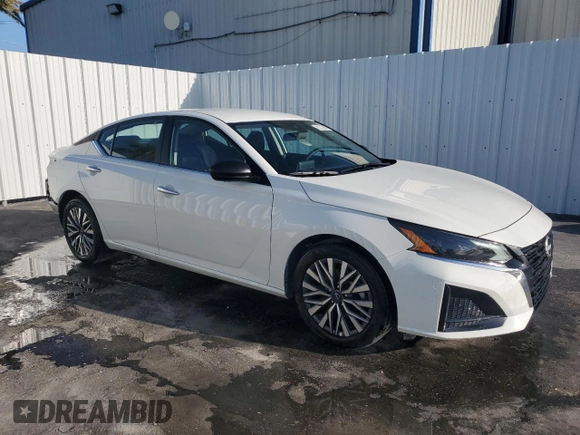 2025 Nissan Altima SV with VIN 1N4BL4DV4SN319166, listed as a Copart auction lot 55099225 with 9,447 mi miles and Clean Title. Bid and sale history available at DreamBid. Image 4.