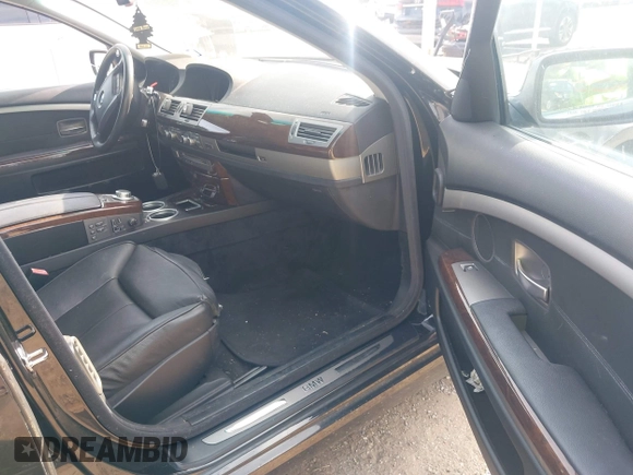 2008 BMW 7 Series 750Li with VIN WBAHN83588DT79566, listed as a IAAI auction lot 42522414 with 127,605 mi miles and . Bid and sale history available at DreamBid. Image 5.