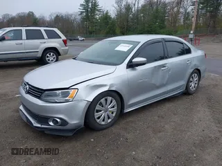 2014 Volkswagen Jetta S z VIN 3VW1K7AJ6EM413671, wystawiony jako IAAI lot #42145258 z przebiegiem 109 211 mil mil oraz . Historia ofert i sprzedaży dostępna na DreamBid. Obrazek 2.