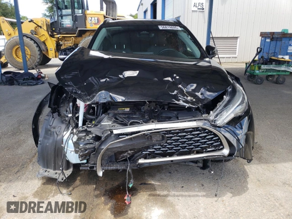 2023 Toyota Corolla Cross XLE z VIN 7MUDAABG6PV048792, wystawiony jako Copart lot #56819095 z przebiegiem 59 189 mil mil oraz Szkoda całkowita • Salvage title. Historia ofert i sprzedaży dostępna na DreamBid. Obrazek 5.