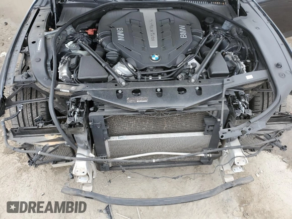2013 BMW 7 Series 750Li z VIN WBAYE8C57DD133232, wystawiony jako Copart lot #86054494 z przebiegiem 118 438 mil mil oraz Szkoda całkowita • Salvage title. Historia ofert i sprzedaży dostępna na DreamBid. Obrazek 11.
