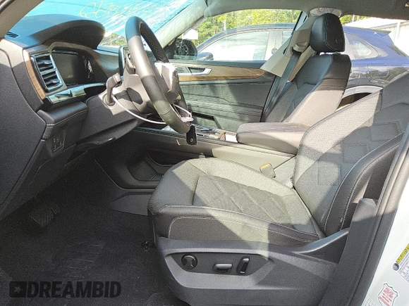2025 Volkswagen Atlas SE with VIN 1V2HR2CA1SC555919, listed as a Copart auction lot 62876785 with 2,377 mi miles and Non repairable. Bid and sale history available at DreamBid. Image 8.