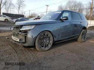 2023 Land Rover Range Rover SE z VIN SALKP9E71PA009978, wystawiony jako Copart lot #46023005 z przebiegiem 17 618 mil mil oraz Szkoda całkowita • Salvage title. Historia ofert i sprzedaży dostępna na DreamBid. Obrazek 1.