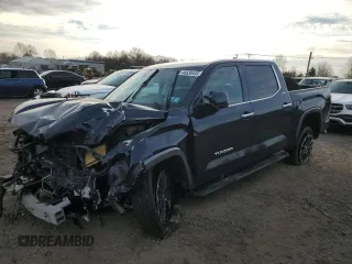 2024 Toyota Tundra Limited Hybrid z VIN 5TFJC5DB4RX049128, wystawiony jako Copart lot #46630445 z przebiegiem Nie podano mil oraz Szkoda całkowita • Salvage title. Historia ofert i sprzedaży dostępna na DreamBid. Obrazek 1.