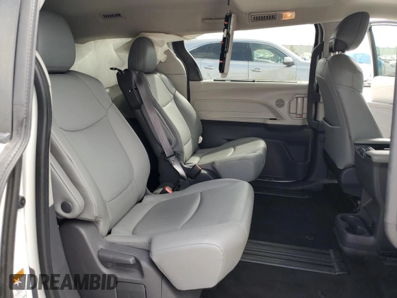 2021 Toyota Sienna XLE with VIN 5TDYRKEC0MS061455, listed as a Copart auction lot 47633565 with 64,782 mi miles and Salvage Title. Bid and sale history available at carsss.com. Image 11.