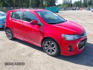 2018 Chevrolet Sonic LT z VIN 1G1JD6SB6J4114615, wystawiony jako IAAI lot #42276337 z przebiegiem 132 798 mil mil oraz . Historia ofert i sprzedaży dostępna na DreamBid. Obrazek 1.