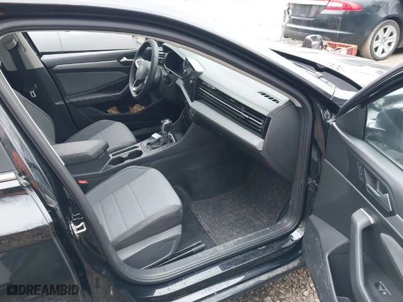 2025 Volkswagen Jetta SE with VIN 3VW7X7BU5SM012029, listed as a IAAI auction lot 41514389 with 3,497 mi miles. Bid and sale history available at carsss.com. Image 5.