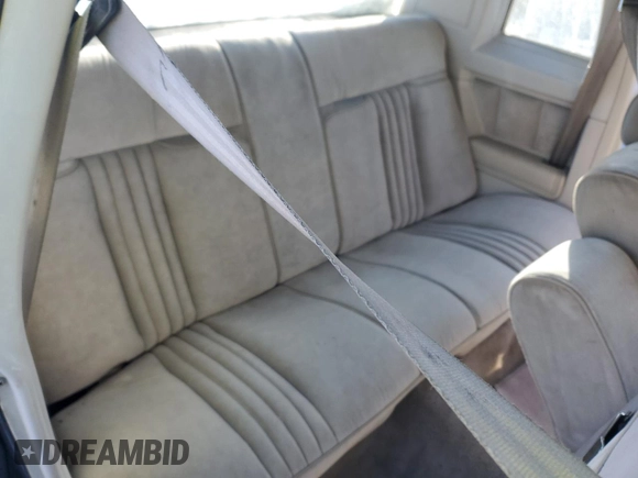 1984 Chevrolet Monte Carlo z VIN 1G1AZ37H3EB102999, wystawiony jako Copart lot #87061824 z przebiegiem 271 202 mil mil oraz Szkody całkowita. Historia ofert i sprzedaży dostępna na DreamBid. Obrazek 10.