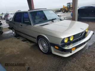 1988 BMW 5 Series 535i with VIN WBADC8407J3261205, listed as a Copart auction lot 87406714 with 45,211 mi miles and Salvage Title. Bid and sale history available at carsss.com. Image 4.
