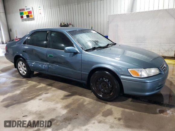 2000 Toyota Camry CE z VIN 4T1BG22K7YU744080, wystawiony jako Copart lot #56675105 z przebiegiem 226 154 mil mil oraz Szkoda całkowita • Salvage title. Historia ofert i sprzedaży dostępna na DreamBid. Obrazek 4.