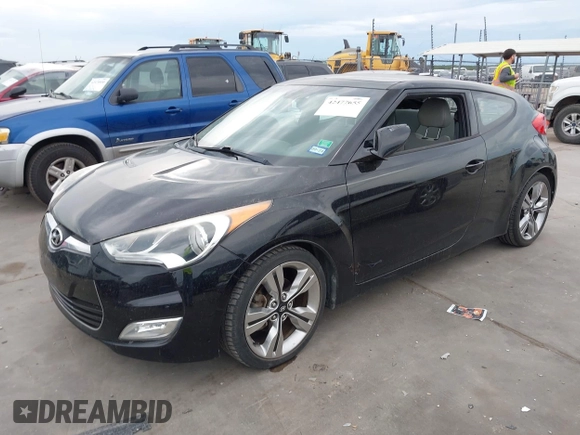 2013 Hyundai Veloster w/Black Int z VIN KMHTC6AD7DU152800, wystawiony jako IAAI lot #42477655 z przebiegiem 93 169 mil mil oraz . Historia ofert i sprzedaży dostępna na DreamBid. Obrazek 2.