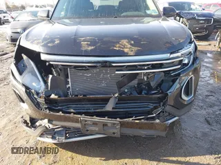 2024 Volkswagen Atlas SE z VIN 1V2LR2CA5RC576809, wystawiony jako IAAI lot #41652203 z przebiegiem 11 300 mil mil oraz . Historia ofert i sprzedaży dostępna na DreamBid. Obrazek 12.