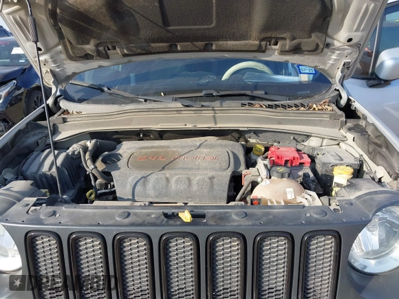 2018 Jeep Renegade Latitude with VIN ZACCJABB5JPJ51584, listed as a IAAI auction lot 41538967 with 85,592 mi miles and . Bid and sale history available at carsss.com. Image 10.