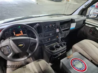 2013 Chevrolet Express Cargo z VIN 1GCWGFCA8D1141881, wystawiony jako IAAI lot #42728830 z przebiegiem 208 897 mil mil oraz . Historia ofert i sprzedaży dostępna na DreamBid. Obrazek 12.