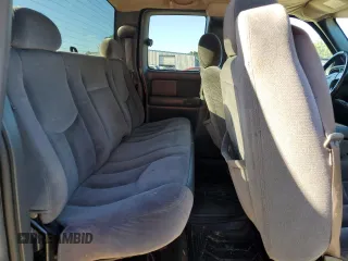 2003 GMC Sierra 1500 SLT z VIN 2GTEK19T831202788, wystawiony jako Copart lot #57964195 z przebiegiem Nie podano mil oraz Czysty tytuł • Clean title. Historia ofert i sprzedaży dostępna na DreamBid. Obrazek 10.