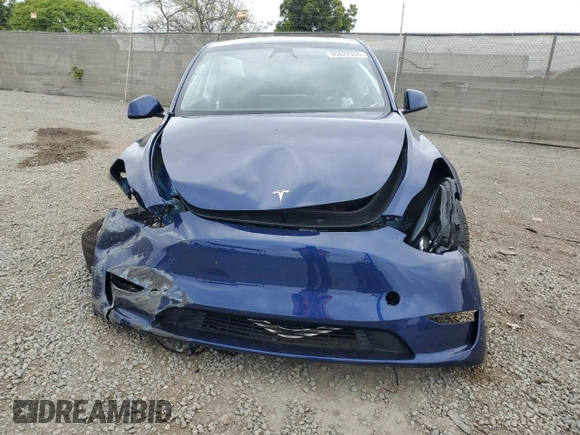 2024 Tesla Model Y Long Range with VIN 7SAYGDEE0RF176672, listed as a Copart auction lot 55622355 with 6,728 mi miles and Salvage title. Bid and sale history available at DreamBid. Image 5.