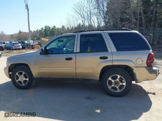 2007 Chevrolet TrailBlazer LS with VIN 1GNDT13S972247860, listed as a IAAI auction lot 42109210 with 259,362 mi miles. Bid and sale history available at carsss.com. Image 12.
