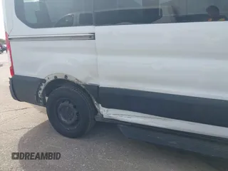2018 Ford Transit Passenger XL z VIN 1FMZK1CM1JKA17249, wystawiony jako IAAI lot #42143530 z przebiegiem 218 425 mil mil oraz . Historia ofert i sprzedaży dostępna na DreamBid. Obrazek 6.