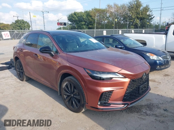 2024 Lexus RX 500h F Sport Performance z VIN 2T2BCMEA8RC014297, wystawiony jako IAAI lot #40790867 z przebiegiem 8 417 mil mil oraz . Historia ofert i sprzedaży dostępna na DreamBid. Obrazek 1.
