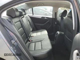 2014 Volkswagen Jetta SE with VIN 3VWD17AJ8EM285840, listed as a Copart auction lot 63943435 with 137,555 mi miles and Clean title. Bid and sale history available at DreamBid. Image 10.
