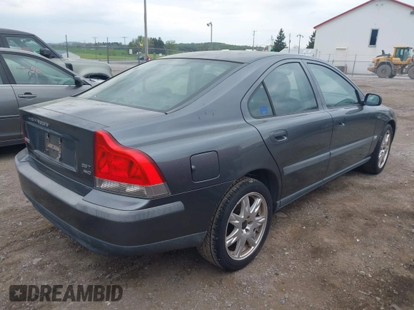 2004 Volvo S60 with VIN YV1RH59H342411127, listed as a IAAI auction lot 42107974 with 113,211 mi miles. Bid and sale history available at carsss.com. Image 4.
