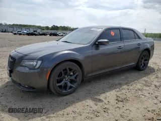 2022 Chrysler 300 S z VIN 2C3CCABG5NH154389, wystawiony jako Copart lot #53130025 z przebiegiem 52 930 mil mil oraz Szkoda całkowita • Salvage title. Historia ofert i sprzedaży dostępna na DreamBid. Obrazek 1.